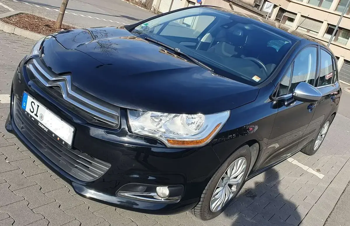 Gebraucht Citroën C4 SELECTION 120 PS (88 kW) 2013 Schwarz Limousine