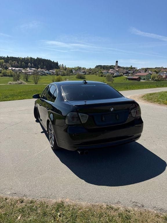 Second-hand BMW 325 Performance 197 CP (144 kW) 2007 Negru Berlinǎ