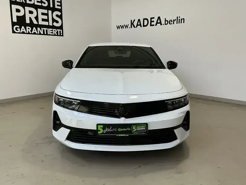 Gebraucht Opel Astra 131 PS (96 kW) 2023 Jade weiss/arktis weiss Kleinwagen