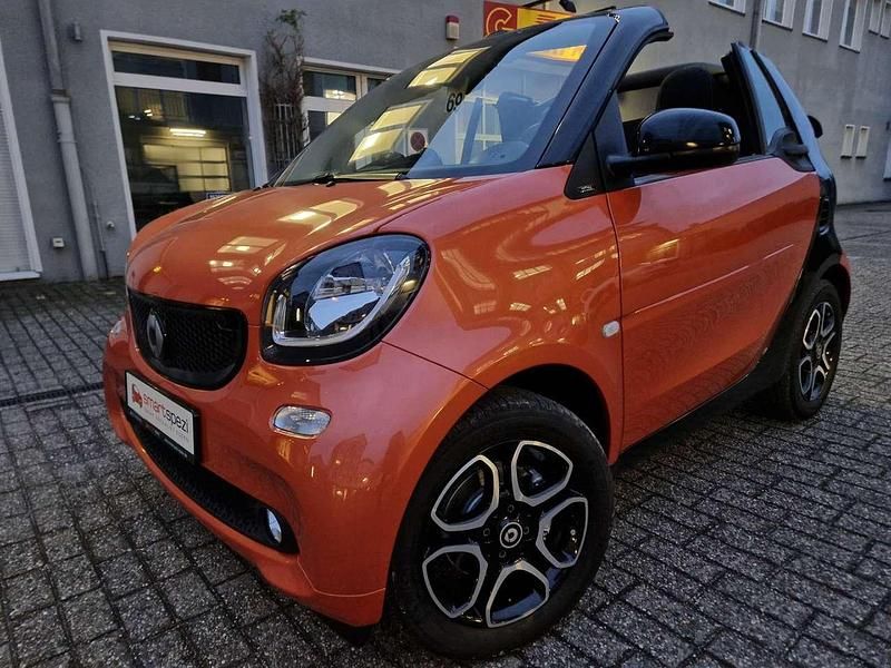 Sicherheitszelle in black Gebraucht 2016 Smart ForTwo Cabrio Prime Cabrio | 13.499 € (Fairer Preis) - Bild 1/4