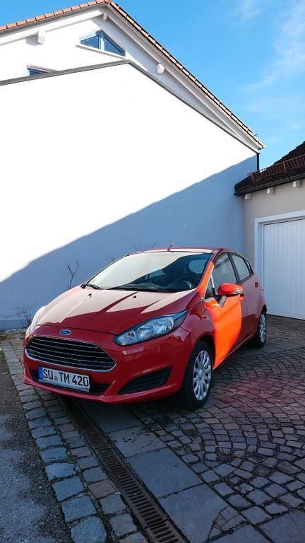 Rot Gebraucht 2014 Ford Fiesta Celebration Limousine | 4.500 € (Guter Preis) - Bild 1/4