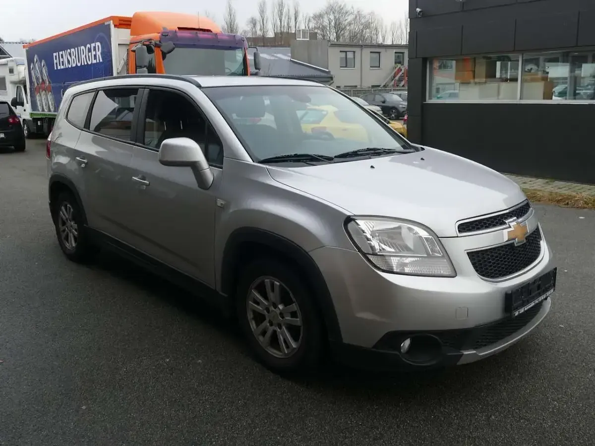 Gebraucht Chevrolet Orlando 163 PS (119 kW) 2012 Silber Van / Kleinbus