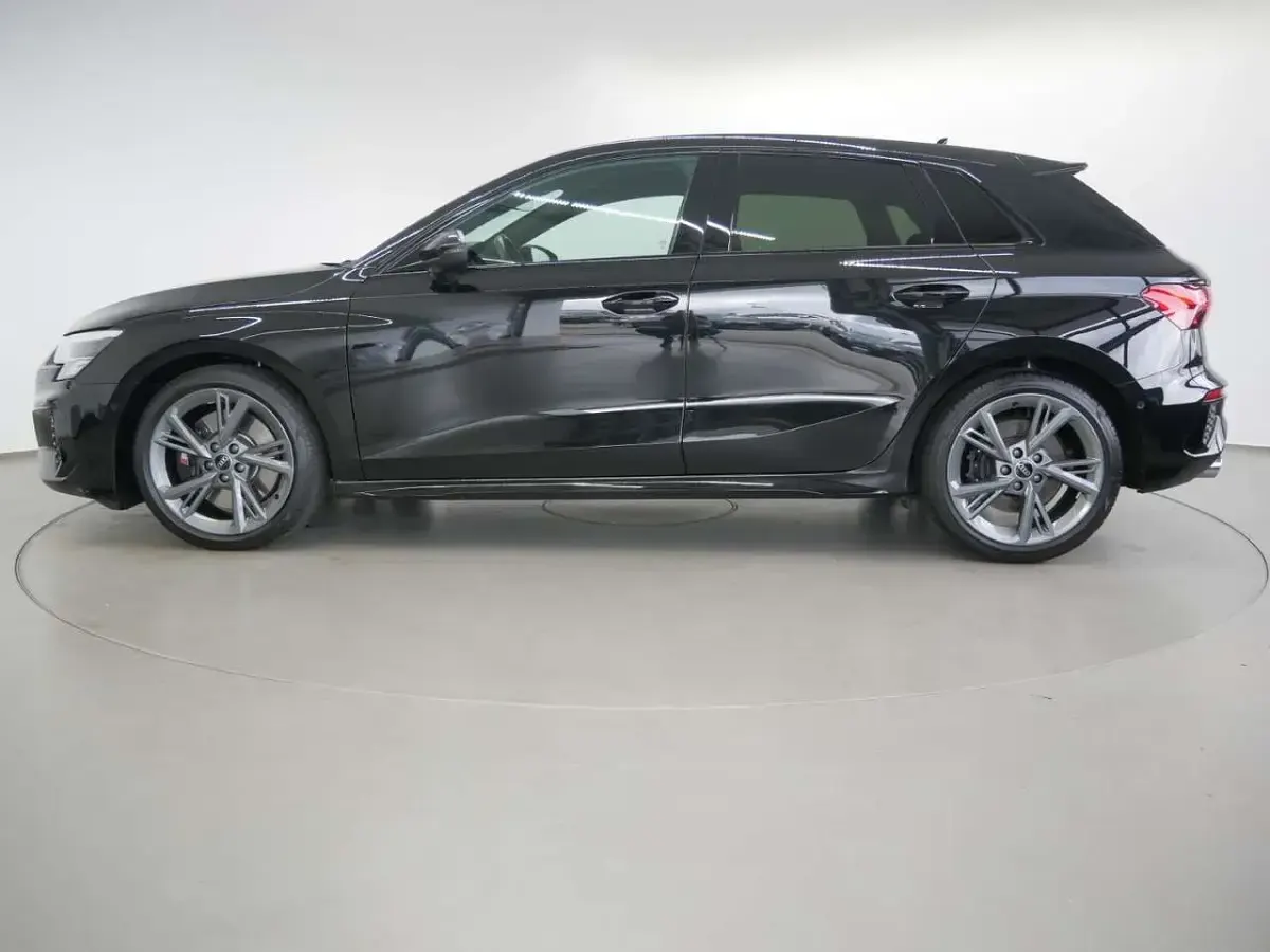 Gebraucht Audi S3 Basis 310 PS (228 kW) 2024 Mythosschwarz metallic Limousine