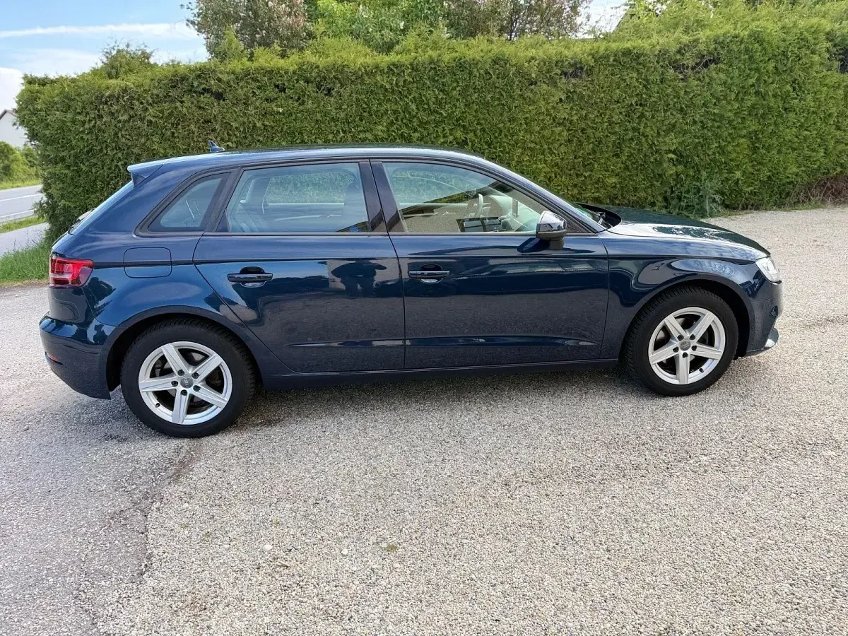 Gebraucht Audi A3 Basis 150 PS (110 kW) 2017 Blau Limousine