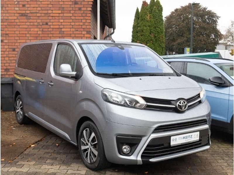 Gebraucht Toyota Proace Verso Comfort 144 PS (105 kW) 2024 Grau Kombi
