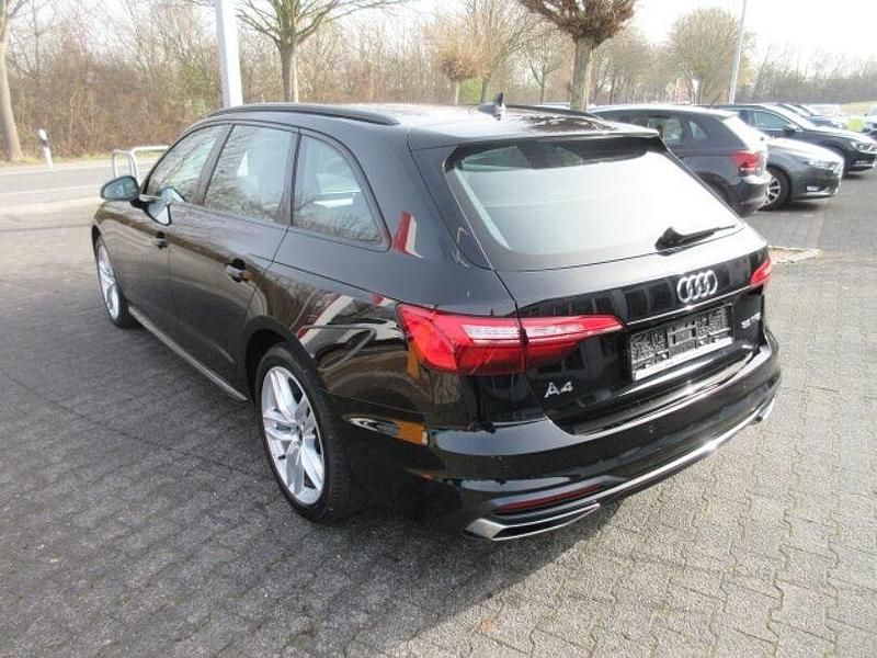 Gebraucht Audi A4 Advanced 150 PS (110 kW) 2023 Mythosschwarz (metallic) Kombi