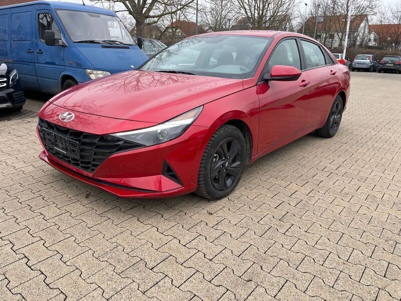 Rot Gebraucht 2024 Hyundai Elantra Limousine | 19.900 € - Bild 1/4