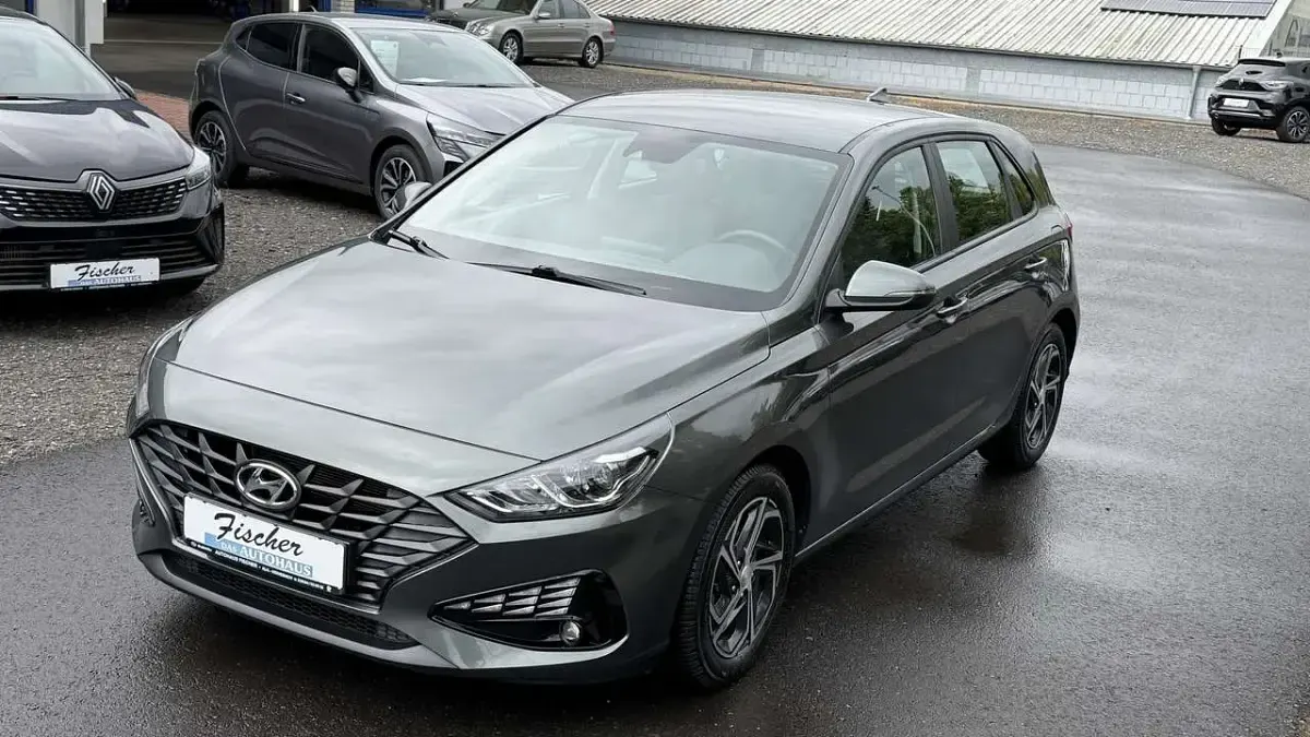 Gebraucht Hyundai i30 120 PS (88 kW) 2022 Amazon grey / met Limousine