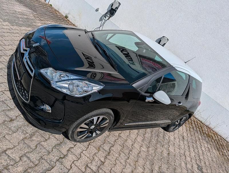 Gebraucht Citroën DS3 82 PS (60 kW) 2015 Schwarz Kleinwagen
