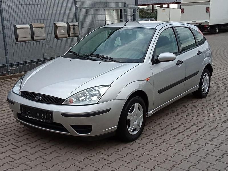 Silber Gebraucht 2003 Ford Focus Finesse Limousine | 1.450 € (Guter Preis) - Bild 1/4