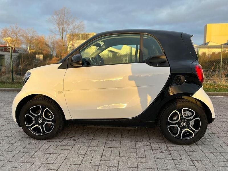 Schwarz Gebraucht 2018 Smart ForTwo Electric Drive Prime Coupé | 8.999 € (Fairer Preis) - Bild 1/4