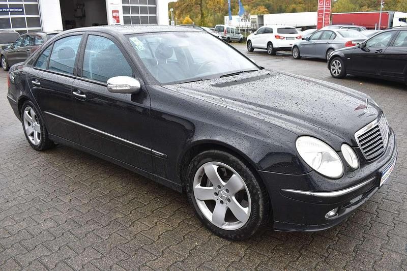 Gebraucht Mercedes E400 Avantgarde 260 PS (191 kW) 2004 Obsidianschwarz  metalliclack Limousine
