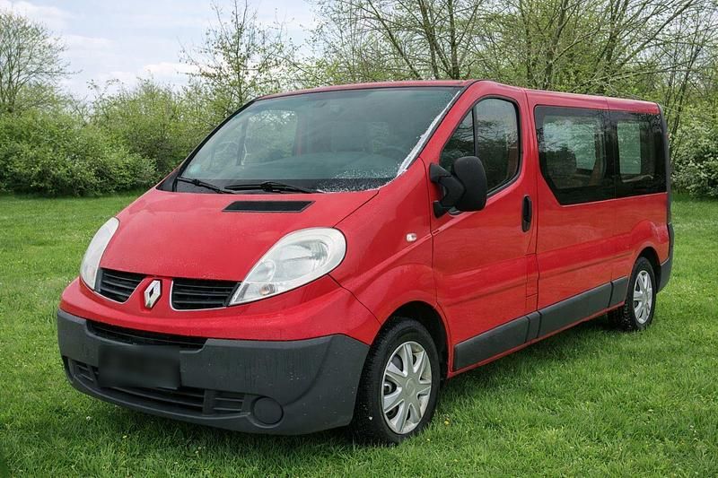 Gebraucht Renault Trafic 90 PS (66 kW) 2010 Rot Van / Kleinbus