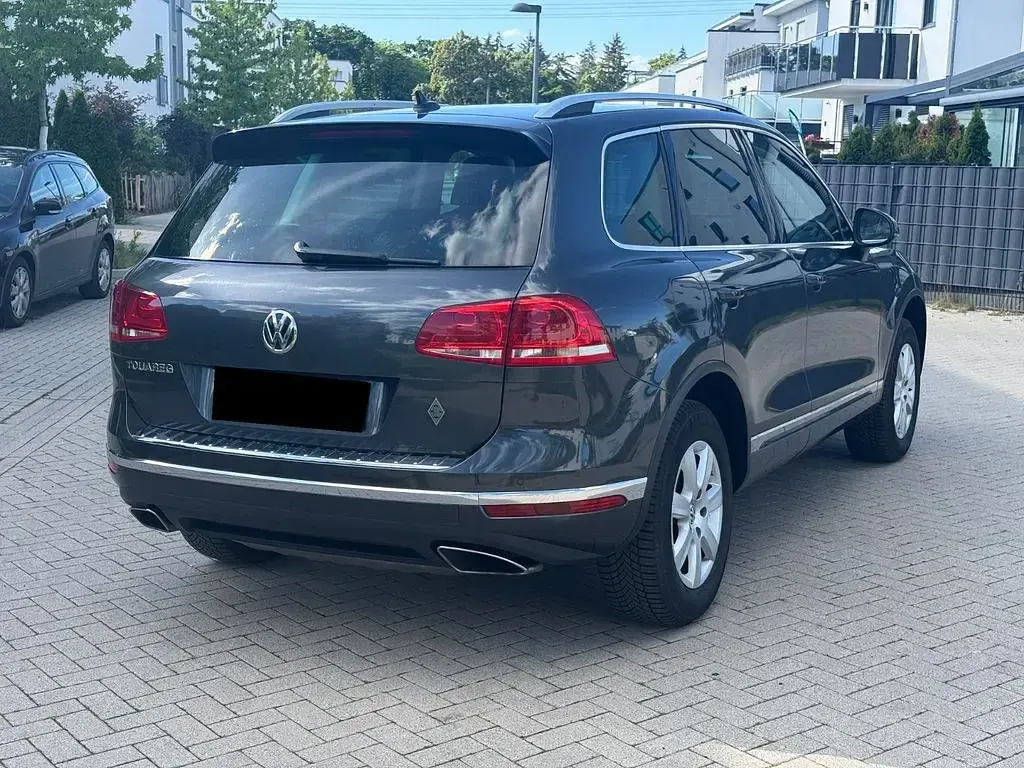 Gebraucht VW Touareg 262 PS (192 kW) 2015 Grau SUV