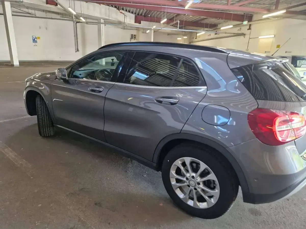 Gebraucht Mercedes GLA180 Style 122 PS (89 kW) 2016 Grau SUV