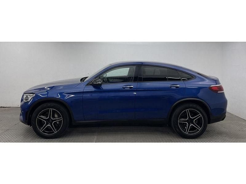 Gebraucht Mercedes GLC300 AMG 245 PS (180 kW) 2021 Spektralblau (metallic) Coupé