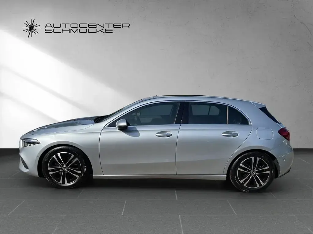 Gebraucht Mercedes A200 Advanced Plus 163 PS (119 kW) 2024 Lack hightechsilber Limousine