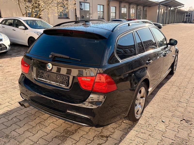 Gebraucht BMW 320 177 PS (130 kW) 2009 Schwarz Kombi