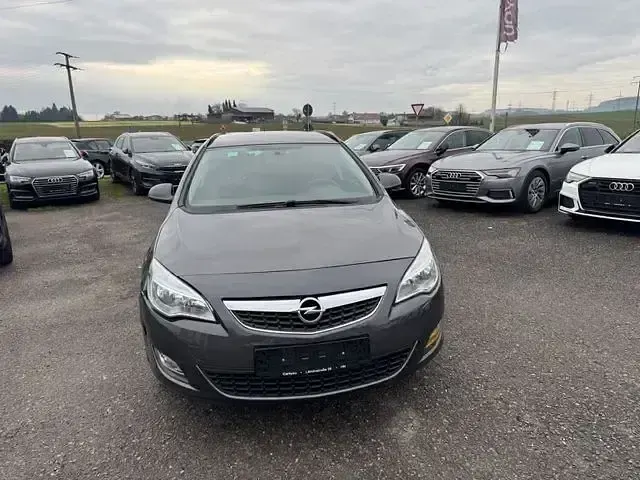 Gebraucht Opel Astra 160 PS (117 kW) 2012 Grau Kombi