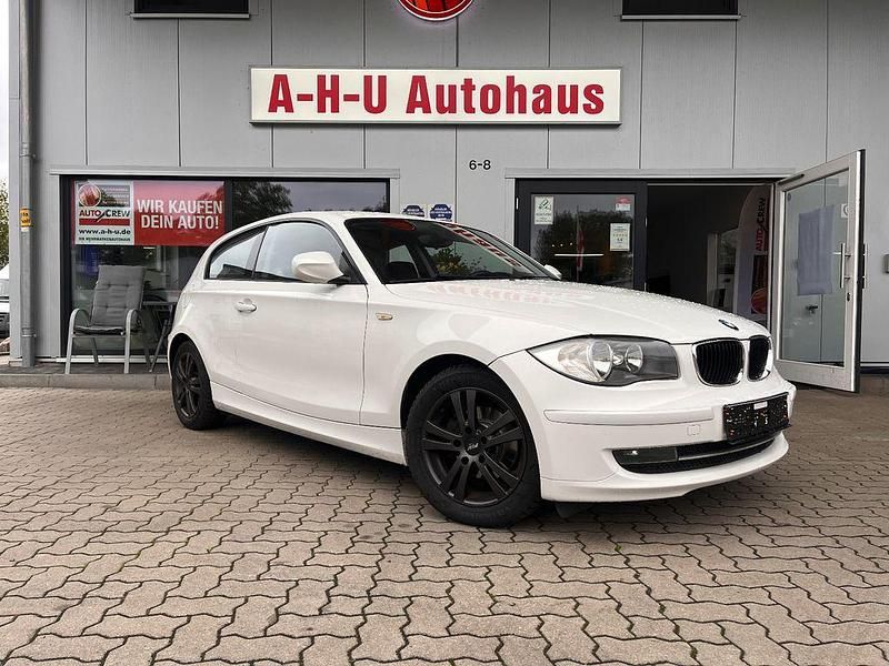 Weiß Gebraucht 2011 BMW 116 Advantage Kleinwagen | 3.450 € (Guter Preis) - Bild 1/4