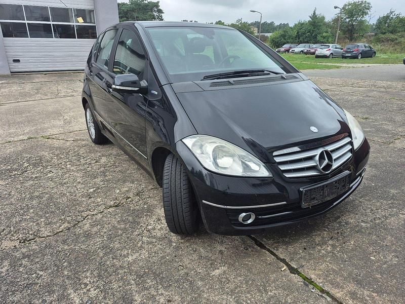 Schwarz Gebraucht 2009 Mercedes A180 Elegance Limousine | 3.750 € (Guter Preis) - Bild 1/4