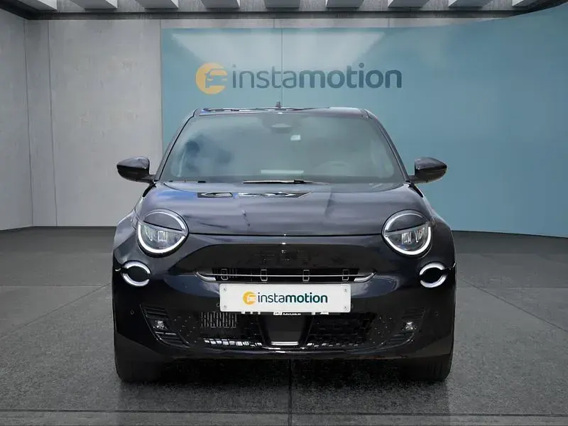 Neu Fiat 600 Sport 145 PS (106 kW) 2026 Schwarz SUV