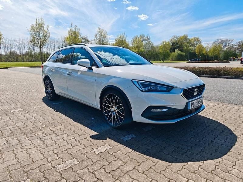 Second-hand Seat Leon 150 CP (110 kW) 2021 Alb Berlinǎ