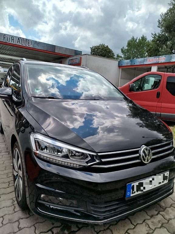 Gebraucht 2018 VW Touran Highline Van / Kleinbus | 20.250 € (Superpreis) - Bild 1/4