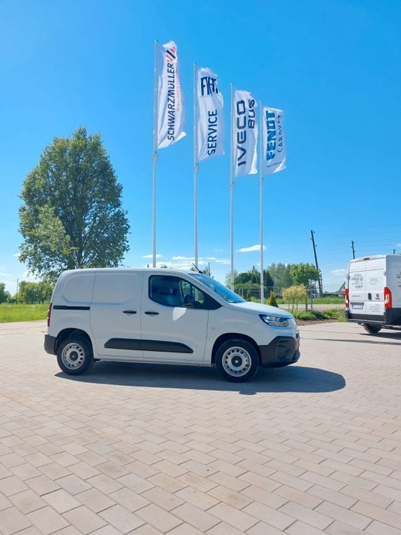 Neu Fiat Doblò 102 PS (75 kW) 2025 Weiß Van / Kleinbus
