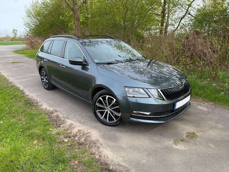 Grau Gebraucht 2018 Skoda Octavia Style Kombi | 16.800 € (Etwas zu teuer) - Bild 1/4