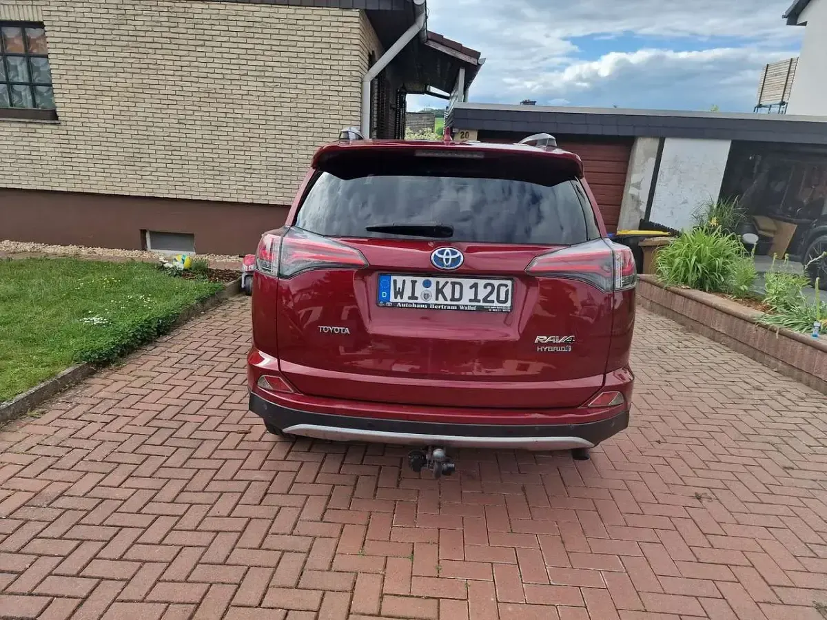 Gebraucht Toyota RAV4 Hybrid Team 155 PS (114 kW) 2018 Rot SUV