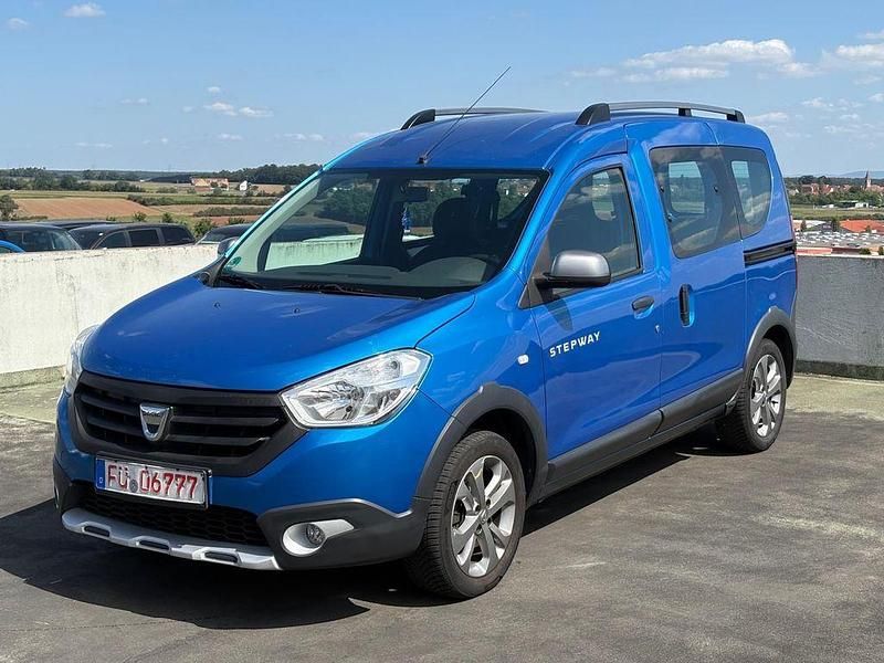 Blau Gebraucht 2015 Dacia Dokker Stepway Van | 8.900 € (Guter Preis) - Bild 1/4