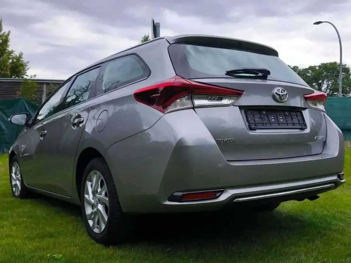Gebraucht Toyota Auris Edition-S 116 PS (85 kW) 2017 Grau Kombi