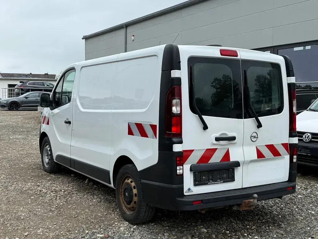 Gebraucht Opel Vivaro 120 PS (88 kW) 2017 Weiß Van / Kleinbus