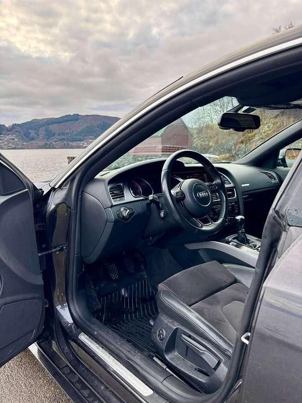 Gebraucht Audi A5 177 PS (130 kW) 2012 Grau Coupé