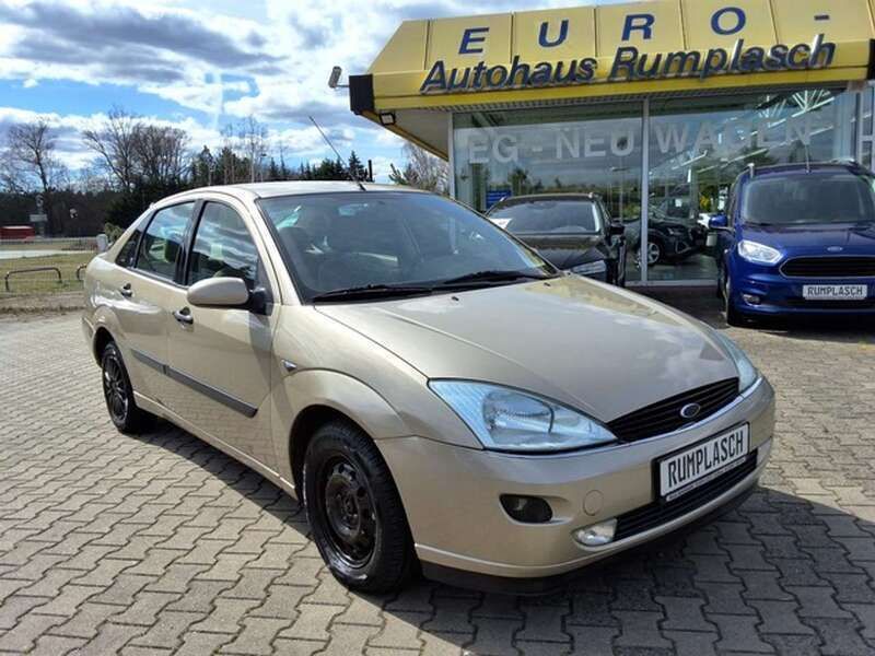 Gebraucht Ford Focus Ghia 101 PS (74 kW) 1999 Veneziagold metallic (metallic) Limousine