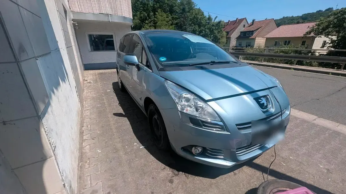 Gebraucht Peugeot 5008 156 PS (114 kW) 2009 Blau Van / Kleinbus