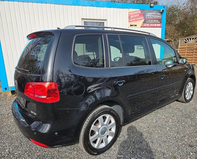 Gebraucht VW Touran Cup 140 PS (102 kW) 2014 Schwarz Van / Kleinbus