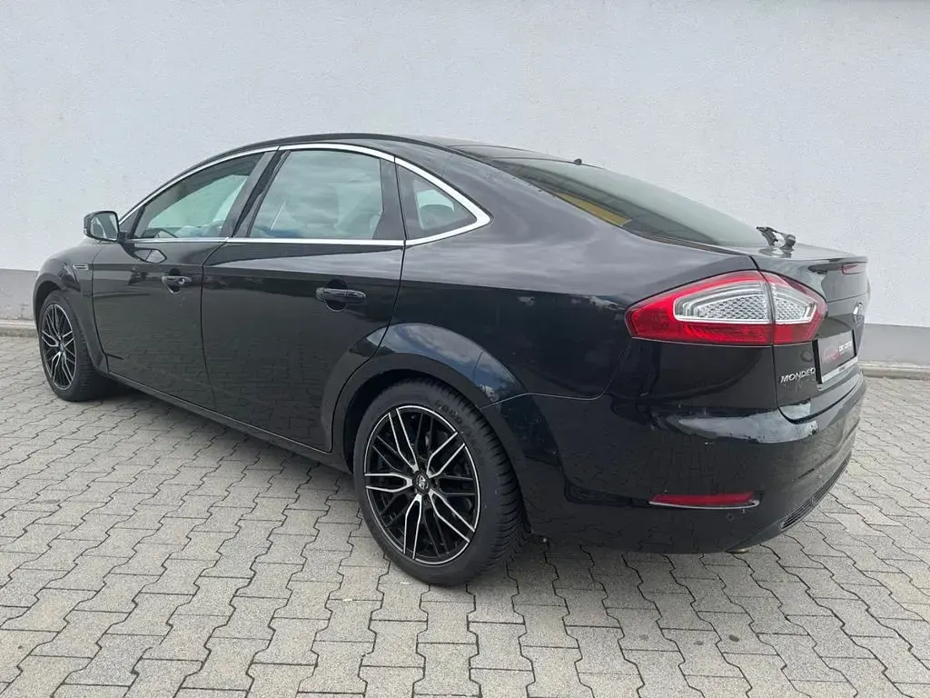 Gebraucht Ford Mondeo Titanium 163 PS (119 kW) 2013 Schwarz Limousine