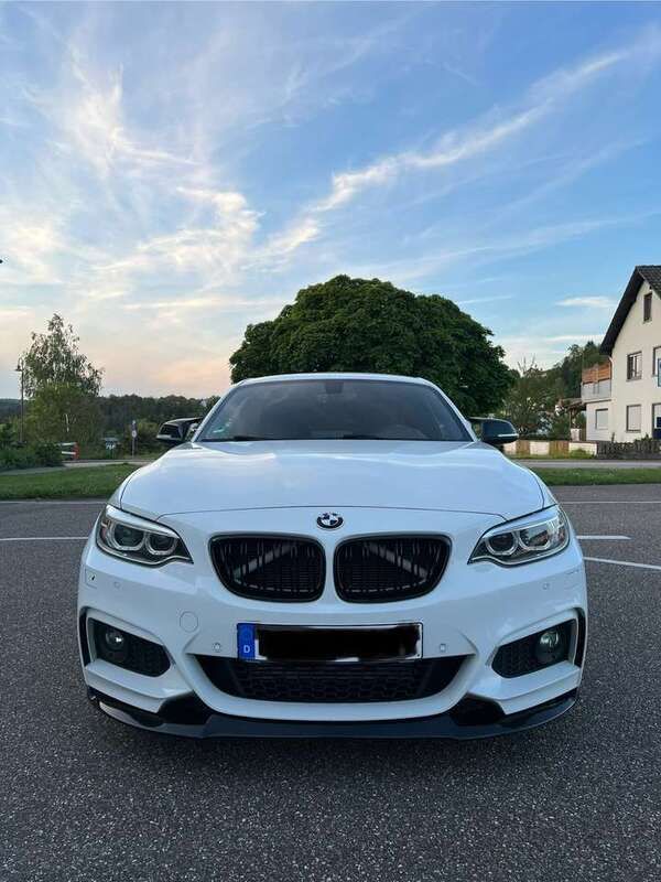 Weiß Gebraucht 2016 BMW 220 M Sport Coupé | 19.200 € (Fairer Preis) - Bild 1/4