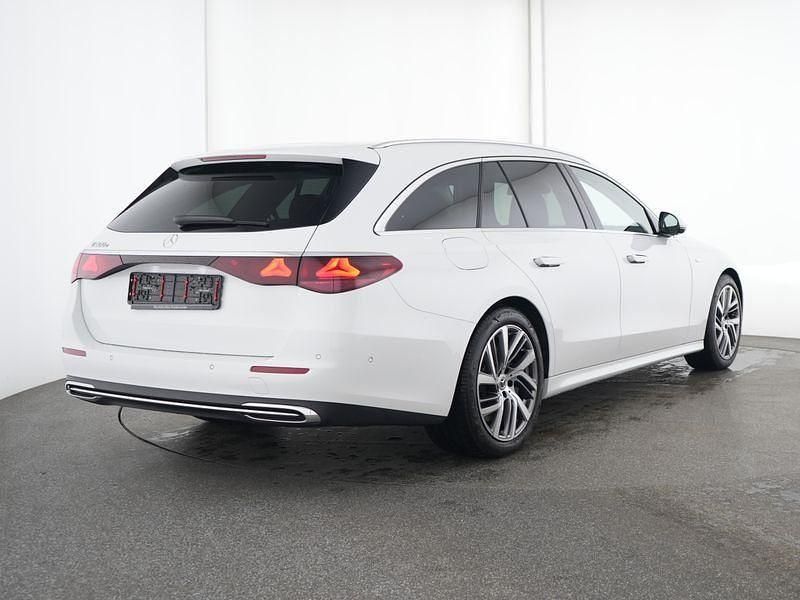 Gebraucht Mercedes E300 Advanced 313 PS (230 kW) 2025 Weiß Limousine