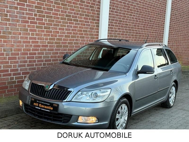 Grau Gebraucht 2013 Skoda Octavia Ambition Kombi | 4.490 € (Superpreis) - Bild 1/4