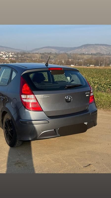 Gebraucht Hyundai i30 109 PS (80 kW) 2010 Grau Kleinwagen