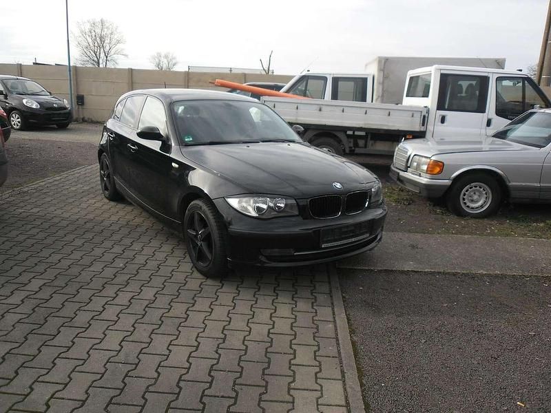 Gebraucht BMW 116 122 PS (89 kW) 2009 Schwarz Kleinwagen