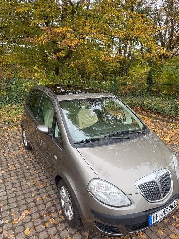 Grau Gebraucht 2006 Lancia Musa Van / Kleinbus | 2.899 € (Guter Preis) - Bild 1/4