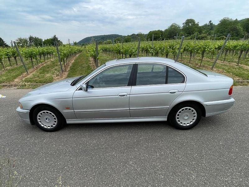 Gebraucht BMW 520 170 PS (125 kW) 2002 Silber Limousine