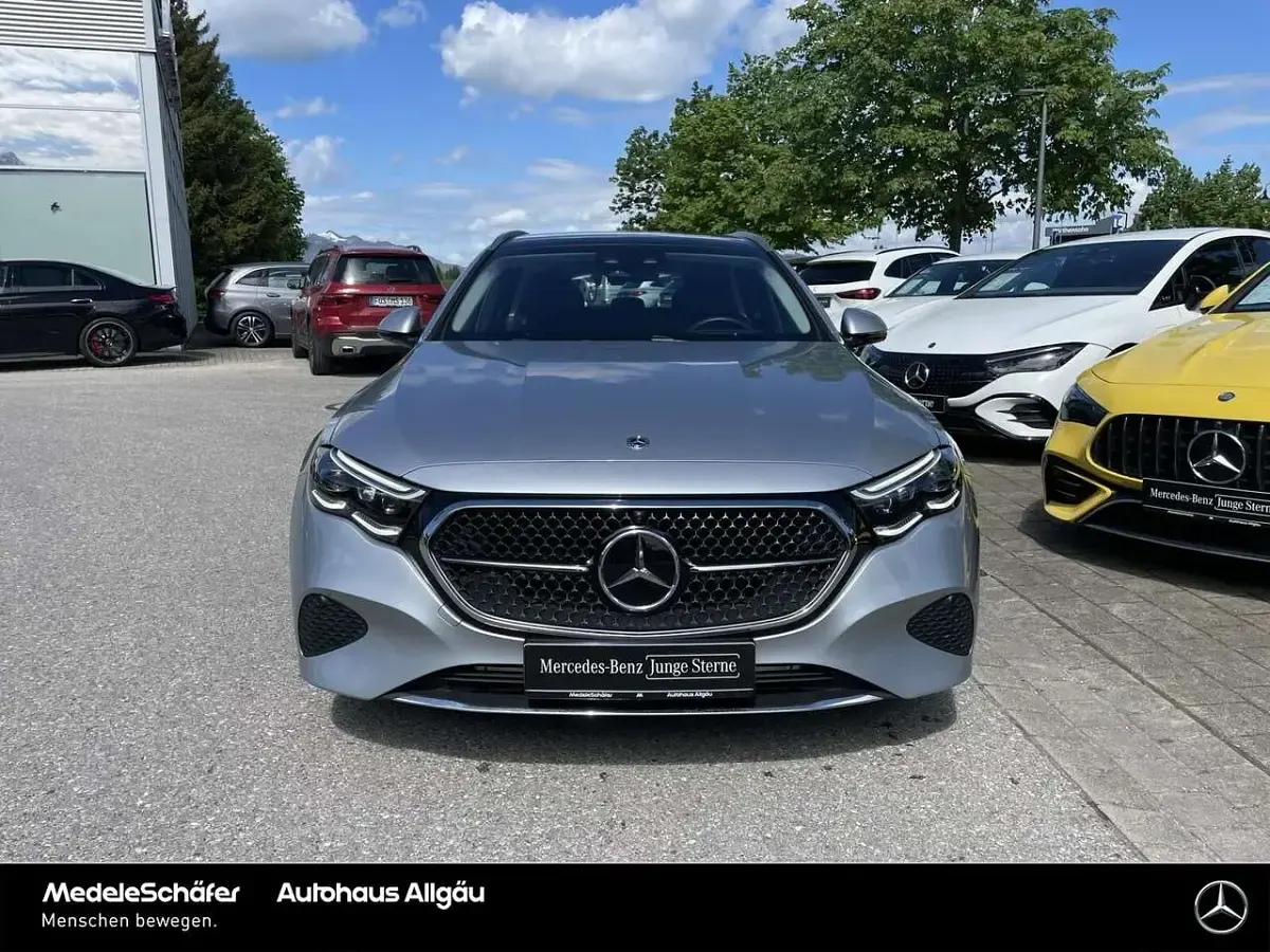 Gebraucht Mercedes E300 Avantgarde 313 PS (230 kW) 2024 Lack hightechsilber Kombi
