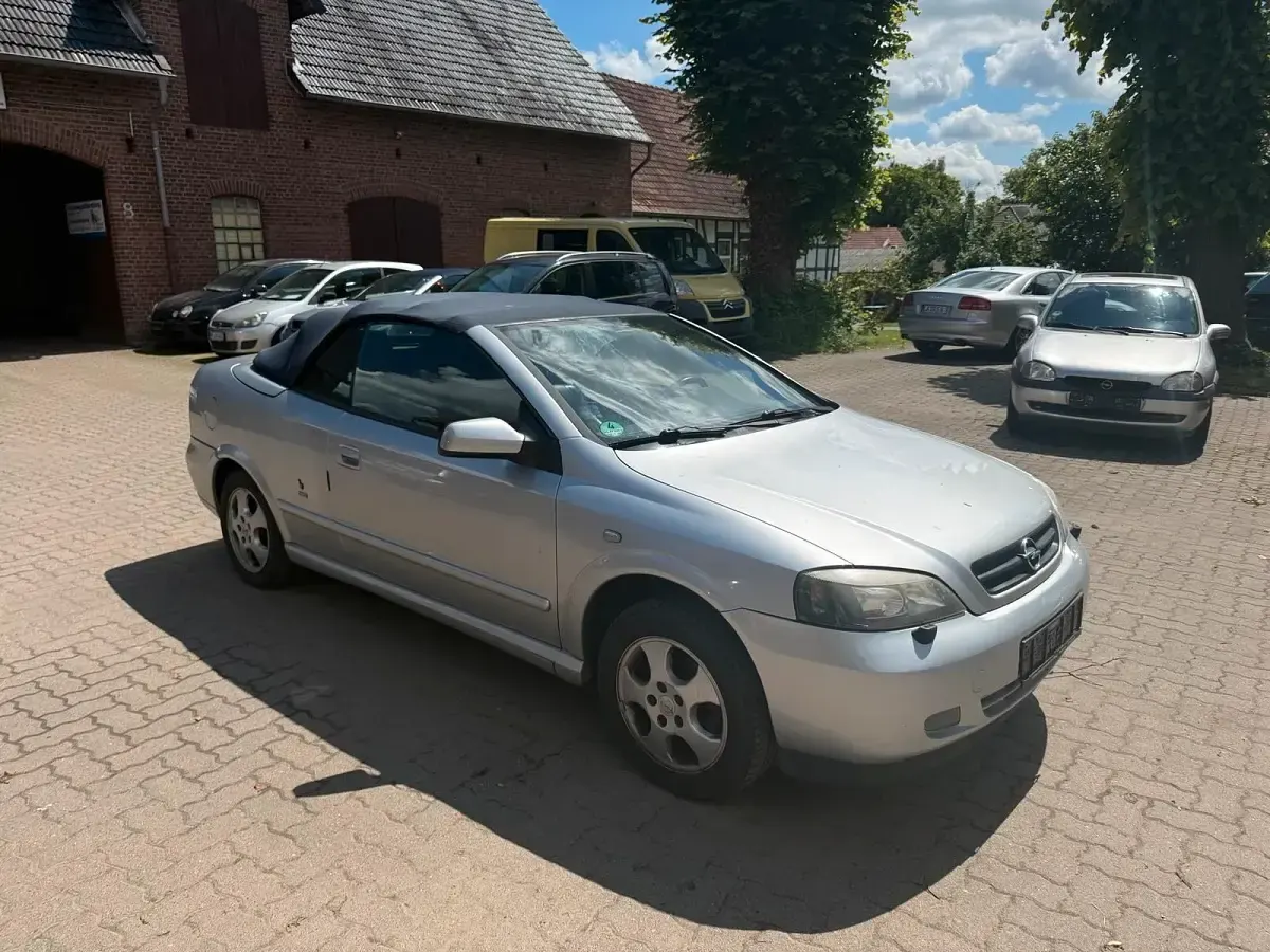 Gebraucht Opel Astra 146 PS (107 kW) 2003 Silber Cabrio