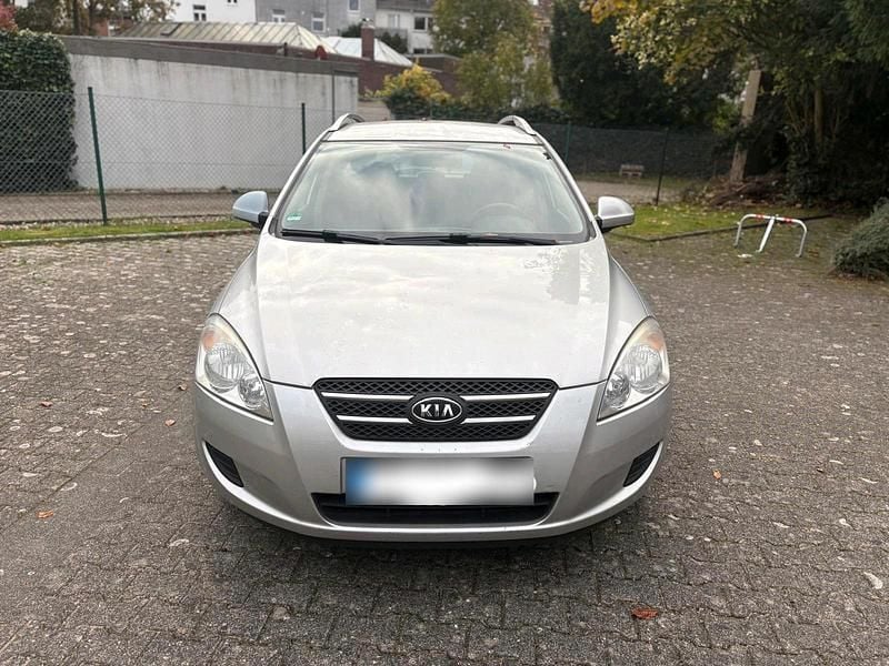 Gebraucht Kia Ceed 109 PS (80 kW) 2008 Silber Kleinwagen