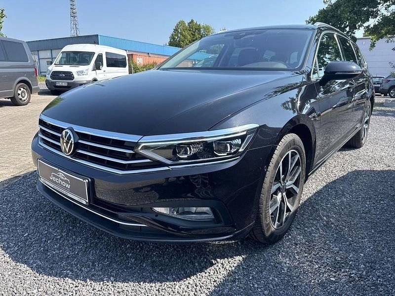 Deep black perleffekt Gebraucht 2022 VW Passat IQ Drive Kombi | 28.690 € (Guter Preis) - Bild 1/4